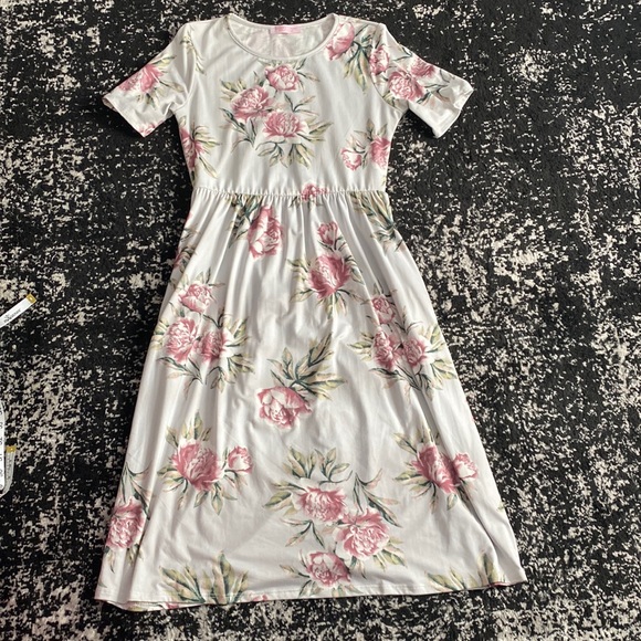 NWOT Floral Neesee’s Midi Dress - Picture 1 of 2